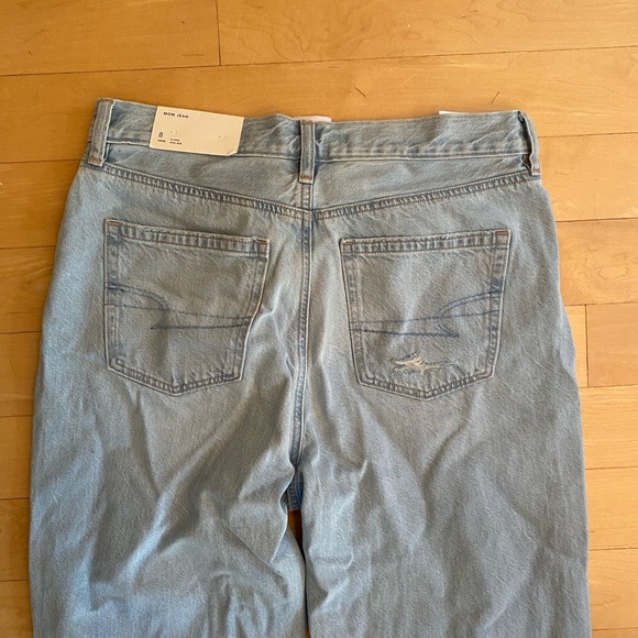American Eagle Light Wash Distressed Mom Jeans - NWT - Picture 3 of 8